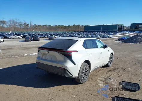 2026 Toyota Bz Xle z USA, uszkodzony, nr VIN JTMBDAFB3TJ013853